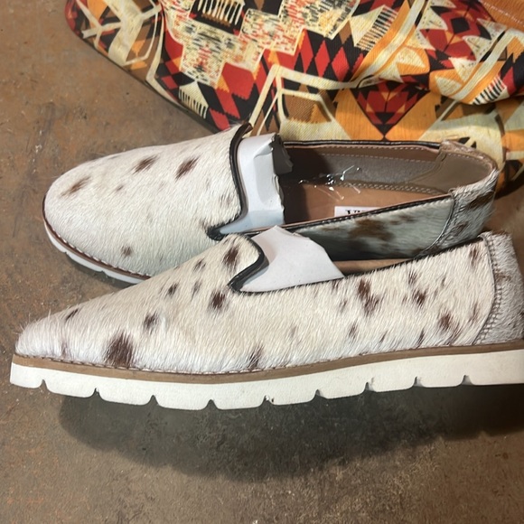 Ionoze Cowhide Shoes 7 - Picture 3 of 6